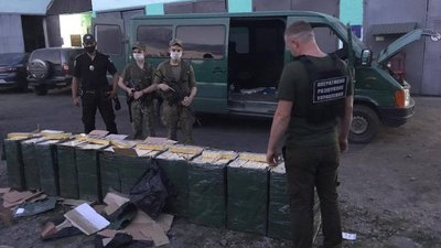 6750 пачок сигарет до Румунії: попереджувальні постріли зупинили контрабандистів