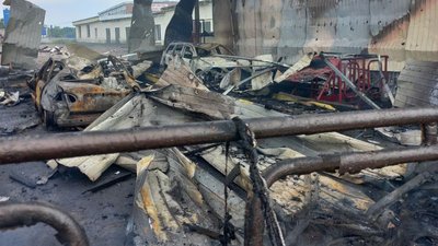 Окупанти РФ з артилерії поцілили у автотранспортне підприємство на Харківщині Окупанти РФ з артилерії поцілили у автотранспортне підприємство на Харківщині