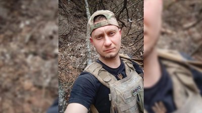 На Чернігівщині попрощалися з двома захисниками, які загинули в боях на Харківщині та Донеччині На Чернігівщині попрощалися з двома захисниками, які загинули в боях на Харківщині та Донеччині