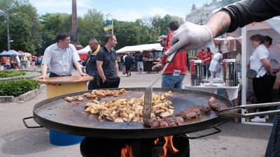 Ярмарок та театралізовані екскурсії: у Чернівцях відкрили туристичний сезон
