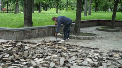 Ремонт Валу в борг: у Чернігові до середини серпня мають завершити роботи на Гарматній алеї Ремонт Валу в борг: у Чернігові до середини серпня мають завершити роботи на Гарматній алеї