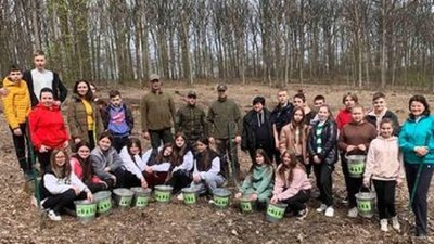 "Створюємо ліси разом". У Берегівському лісництві на Закарпатті висадили 2,5 тис. саджанців дуба
