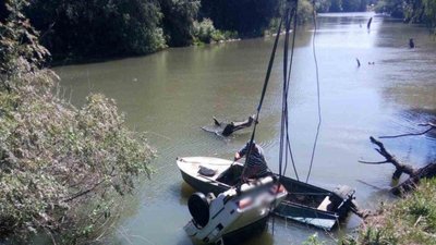 В Одеській області двоє рибалок в авто з'їхали в річку і потонули В Одеській області двоє рибалок в авто з'їхали в річку і потонули