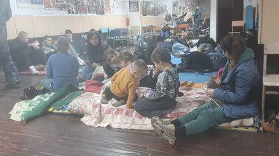 Обстріли та евакуація: журналісти Суспільного з Донеччини та Луганщини розповіли про роботу під час бойових дій Обстріли та евакуація: журналісти Суспільного з Донеччини та Луганщини розповіли про роботу під час бойових дій