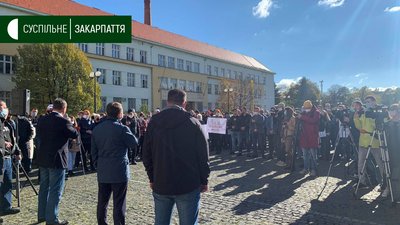 "Червона" зона. Жителі Ужгорода виступають проти карантинних обмежень (ФОТО)