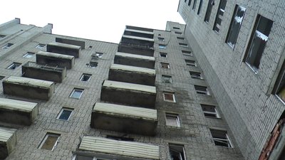 Жителі Авдіївки просять президента відремонтувати пошкоджену багатоповерхівку