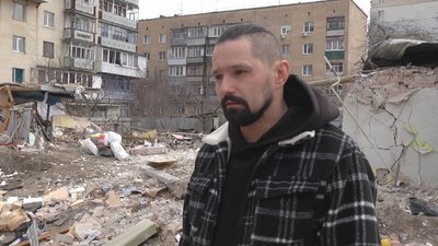 "Не встиг навіть з ними попрощатися": родичі загиблого у Хмельницькому подружжя розбирають завали їхнього будинку "Не встиг навіть з ними попрощатися": родичі загиблого у Хмельницькому подружжя розбирають завали їхнього будинку