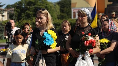 У Рівному попрощались із 26-річним військовим Сергієм Моканом У Рівному попрощались із 26-річним військовим Сергієм Моканом