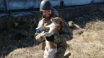 Поки фронтмен на війні, учасники черкаського гурту завершили роботу над його піснею про Дніпро Поки фронтмен на війні, учасники черкаського гурту завершили роботу над його піснею про Дніпро
