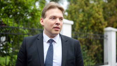 У Мінську невідомі в масках затримали члена Координаційної ради Максима Знака