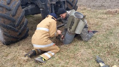 Піротехніки розміновують територію Житомирщини: знищили півтори тисячі боєприпасів