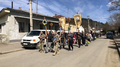 "Він міг стати видатним музикантом". На Франківщині попрощалися з військовослужбовцем Русланом Якібчуком "Він міг стати видатним музикантом". На Франківщині попрощалися з військовослужбовцем Русланом Якібчуком