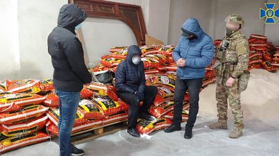 Понад тонна героїну. У Львові затримали контрабандистів з Туреччини Понад тонна героїну. У Львові затримали контрабандистів з Туреччини