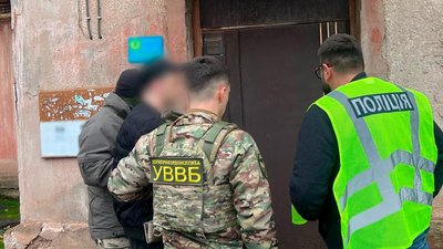 У Харківській області затримали чоловіка за підозрою у виготовленні та збуті наркотиків по всій Україні У Харківській області затримали чоловіка за підозрою у виготовленні та збуті наркотиків по всій Україні
