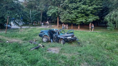 У Кропивницькому водій, який в'їхав у труби опалення на Родимцева, був напідпитку – поліція