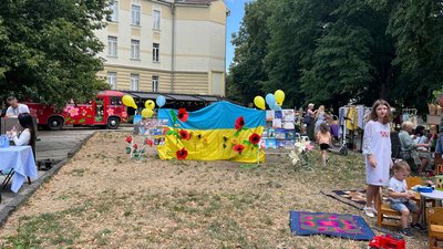 В Ужгороді провели благодійну акцію на підтримку ЗСУ В Ужгороді провели благодійну акцію на підтримку ЗСУ