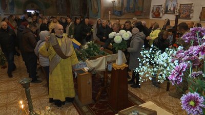 У Сумах попрощалися із загиблим солдатом Максимом Ушаковим У Сумах попрощалися із загиблим солдатом Максимом Ушаковим