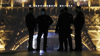 У Парижі оштрафували понад сотню гостей підпільної вечірки — порушили карантин