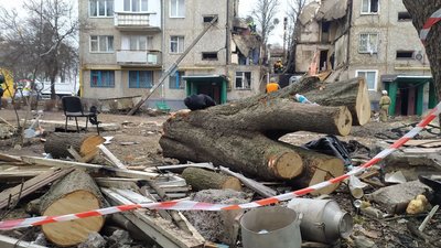 Третій день пошуків: що відомо про загиблу дівчину та чим допомогти людям, які постраждали через атаку РФ по Сумах Третій день пошуків: що відомо про загиблу дівчину та чим допомогти людям, які постраждали через атаку РФ по Сумах