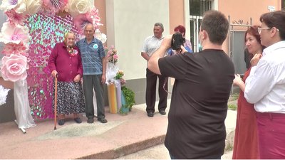 Біля Полтави зібралися три десятки пар, які одружені понад 50 років. СУСПІЛЬНЕ | ВІДЕОНОВИНИ