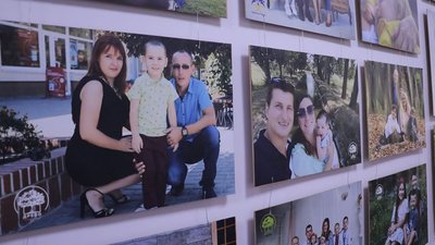 У Херсоні відкрилась виставка "У фокусі сім'ї" У Херсоні відкрилась виставка "У фокусі сім'ї"