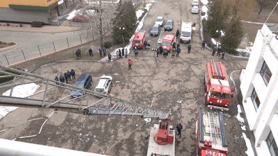 Волинські рятувальники тренувалися гасити пожежу у готелі Волинські рятувальники тренувалися гасити пожежу у готелі