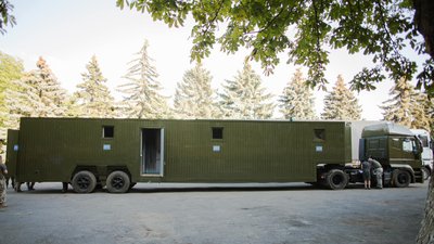 Мобільний лазне-пральний комплекс передали із Закарпаття в один з батальйонів ЗСУ Мобільний лазне-пральний комплекс передали із Закарпаття в один з батальйонів ЗСУ