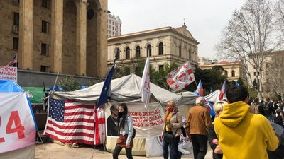 Мітинг під парламентом Грузії, 9 квітня 2021 року Мітинг під парламентом Грузії, 9 квітня 2021 року