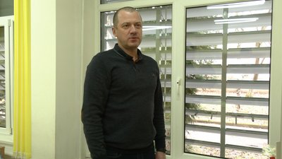 У ліцеї Івано-Франківська встановлюють захисні віконниці — діти зможуть навчатися під час повітряних тривог У ліцеї Івано-Франківська встановлюють захисні віконниці — діти зможуть навчатися під час повітряних тривог