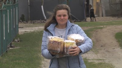 Від господинь – військовим: в селах на Волині волонтери зібрали більше тисячі пасок