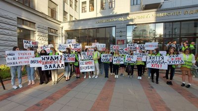 Студенти університету архітектури вдруге вийшли на пікет у Харкові