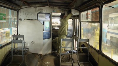 Практиканти відремонтували один тролейбус. Зараз працюють над другим. Практиканти відремонтували один тролейбус. Зараз працюють над другим.