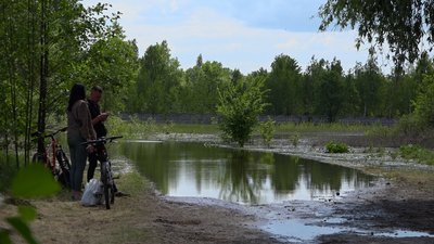 Уплав, пішки вбрід, на човнах та трактором: як у повінь доїхати до Чернігова Уплав, пішки вбрід, на човнах та трактором: як у повінь доїхати до Чернігова
