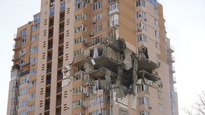 У Києві на Лобановського відновлять будинок, в який 26 лютого влучила ракета — КМДА