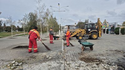 Атака РФ на Ізмаїл 14 жовтня 2026 року, вирва, Алея дружби народів