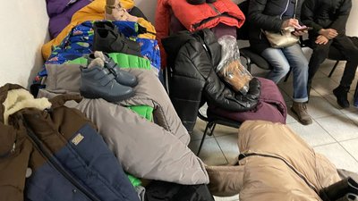 Майже сто наборів дитячого одягу роздали миколаївським родинам