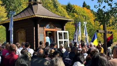 На Тернопільщині, освятили каплицю, церква, пішла під землю, провалилася