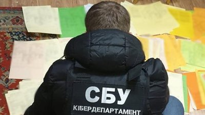 СБУ заявила про викриття "найбільшої в Україні" мережі з продажу COVID-сертифікатів