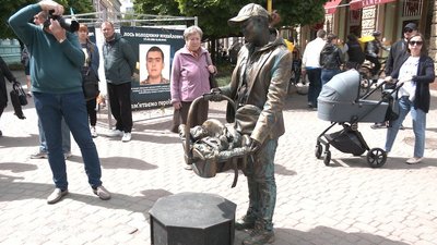Актори театру пантоміми представили перформанс "Ніжність" Актори театру пантоміми представили перформанс "Ніжність"