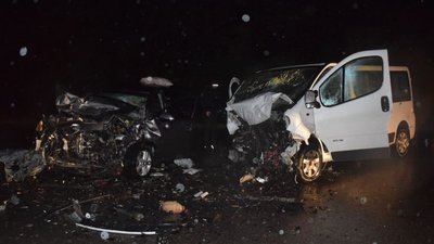 На Вінниччині в аварії за участю легковика та мікроавтобуса загинули двоє людей На Вінниччині в аварії за участю легковика та мікроавтобуса загинули двоє людей
