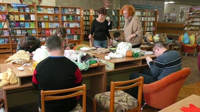 Актори херсонського інклюзивного лялькового театру працюють над новою виставою