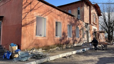 Пологове відділення, дитячий садок та хлібокомбінат. Російська армія знищує цивільні об'єкти у Херсоні
