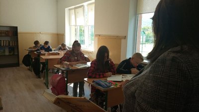 Обов’язкове щеплення від COVID-19 працівників навчальних закладів. Чи одержували наказ на Закарпатті