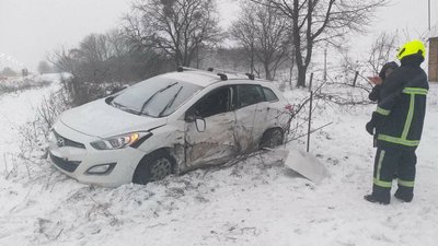 На Рівненщині аварія з двома легковиками. Є травмована – ДСНС На Рівненщині аварія з двома легковиками. Є травмована – ДСНС