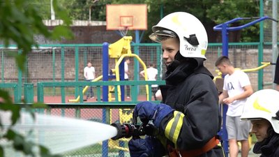 Злагоджені дії рятують життя: черкаські рятувальники провели навчання у школі Злагоджені дії рятують життя: черкаські рятувальники провели навчання у школі