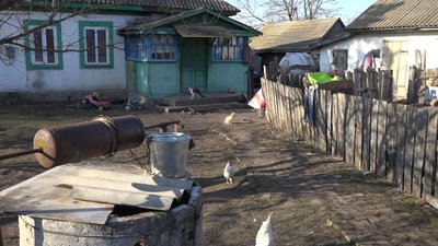 Подвір'я, де мешкала родина