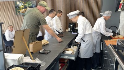 На Волині відкрили соціальну кав'ярню, де працевлаштували вісьмох людей з інвалідністю На Волині відкрили соціальну кав'ярню, де працевлаштували вісьмох людей з інвалідністю