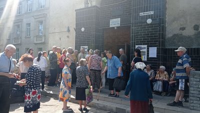 У Сумах видають продуктові набори містянам віком від 75 років У Сумах видають продуктові набори містянам віком від 75 років