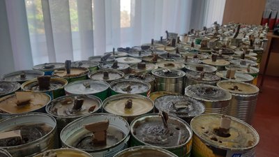 Вінницькі студенти виготовляють окопні свічки для оборонців Вінницькі студенти виготовляють окопні свічки для оборонців