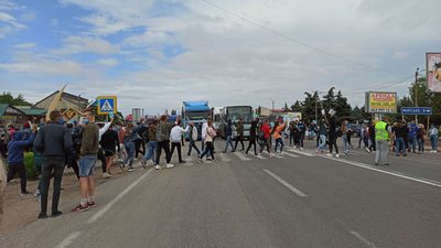 У Коблевому миколаївці протестують проти обмеження роботи нічних клубів. ОНОВЛЮЄТЬСЯ У Коблевому миколаївці протестують проти обмеження роботи нічних клубів. ОНОВЛЮЄТЬСЯ
